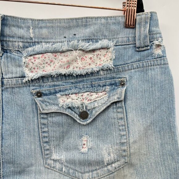 Rue21 Distressed Light Blue Denim Mini Skirt Size 13/14 - Picture 3 of 6